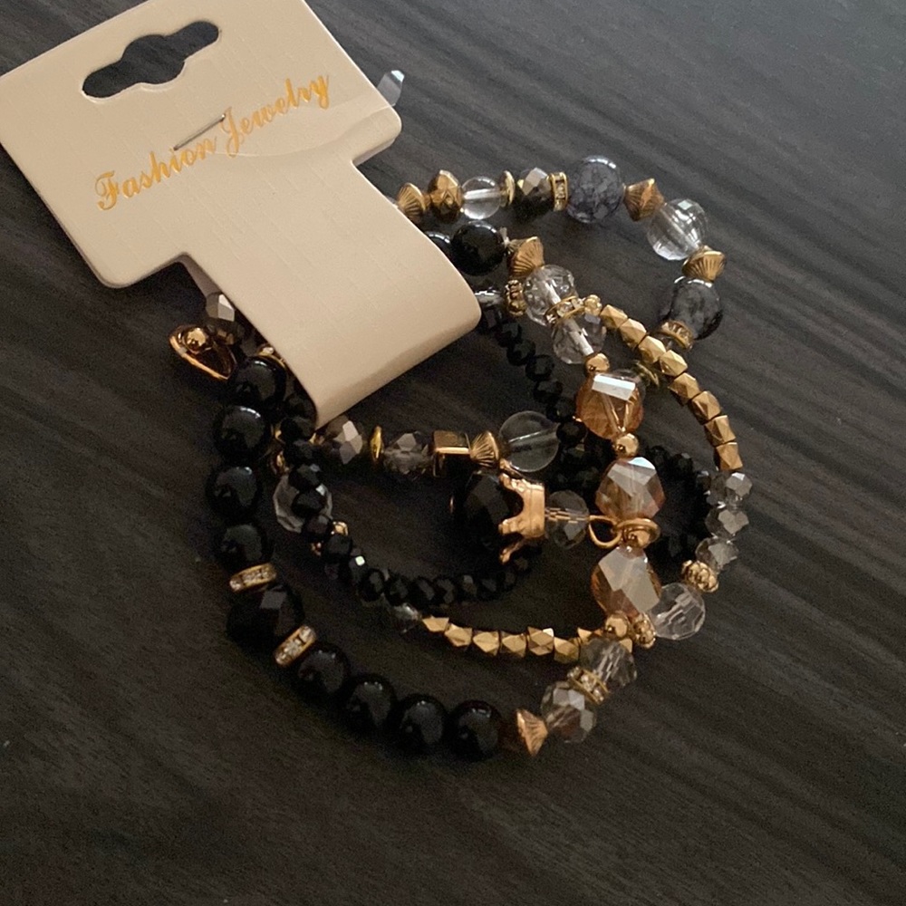 Set of 4 bracelets